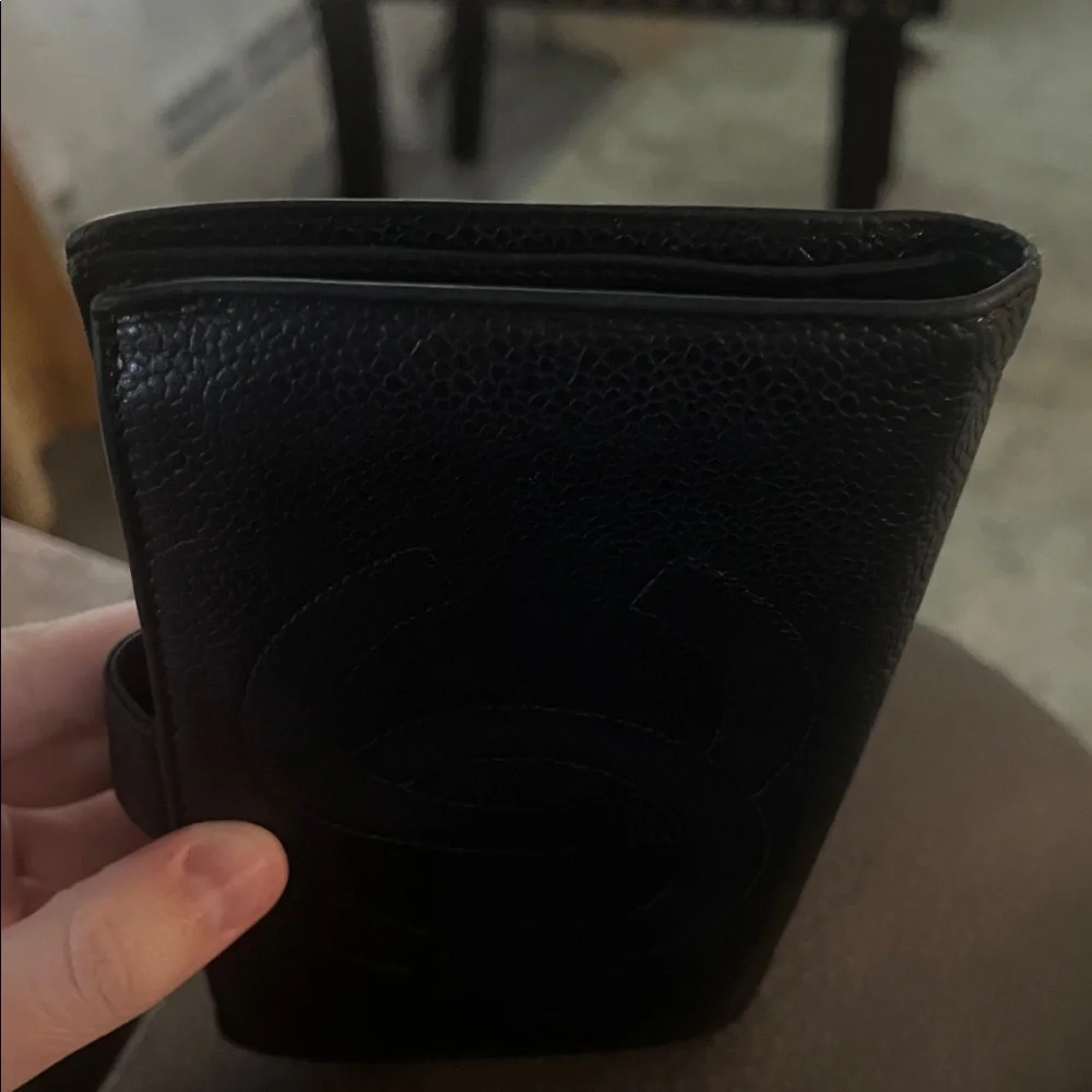 CHANEL Textured Black Caviar Leather Kisslock Wallet CC logo embossed
